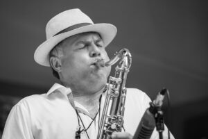 50代に人気の医療施術でたるみ改善はどのように行われるのか？